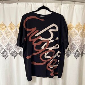 Black Guggenheim museum graphic T-shirt